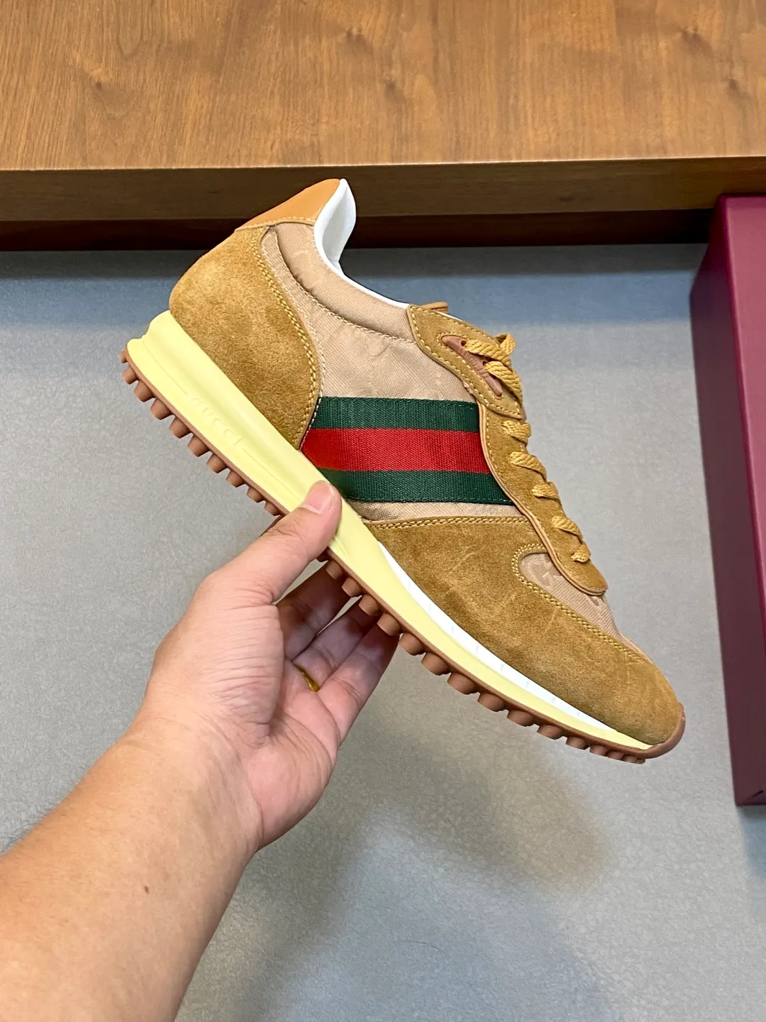 Men's shoes 💰660 [Gucci] Gucci - high-end quality original order 👩🏻‍❤️‍👨🏻 couple wear 🔍🔍🔍 casual sports shoes - upper: 🔝 suede calfskin, shoe body brand totem cloth. brand webbing, tongue. heel. air pressure brand logo - lining: water-dyed sheepskin -Outsole: ultra-light TPU foam·TR rubber; two-color molded outsole -Ultra-high quality control·fine workmanship: highlighted (high-end·exquisite·class) -Size: same style for men and women 36-44 (female 35, 40, male 45, 46 can be customized)·